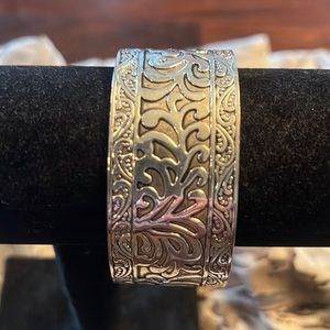 Beautiful silver bangle